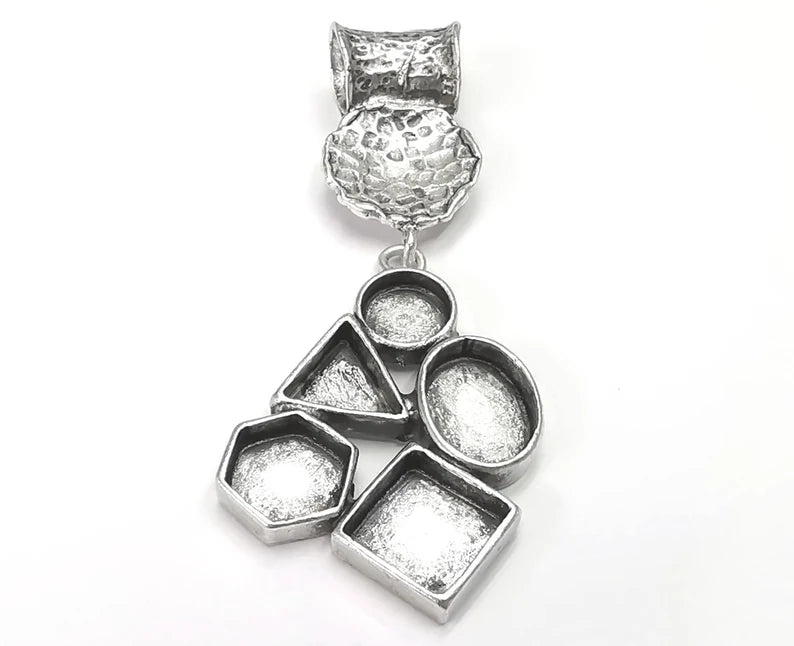 Hammered Disc Dangle Pendant Blank Resin Bezel Mosaic Mountings Cabochon Setting Antique Silver Plated Brass (67mm) g34709