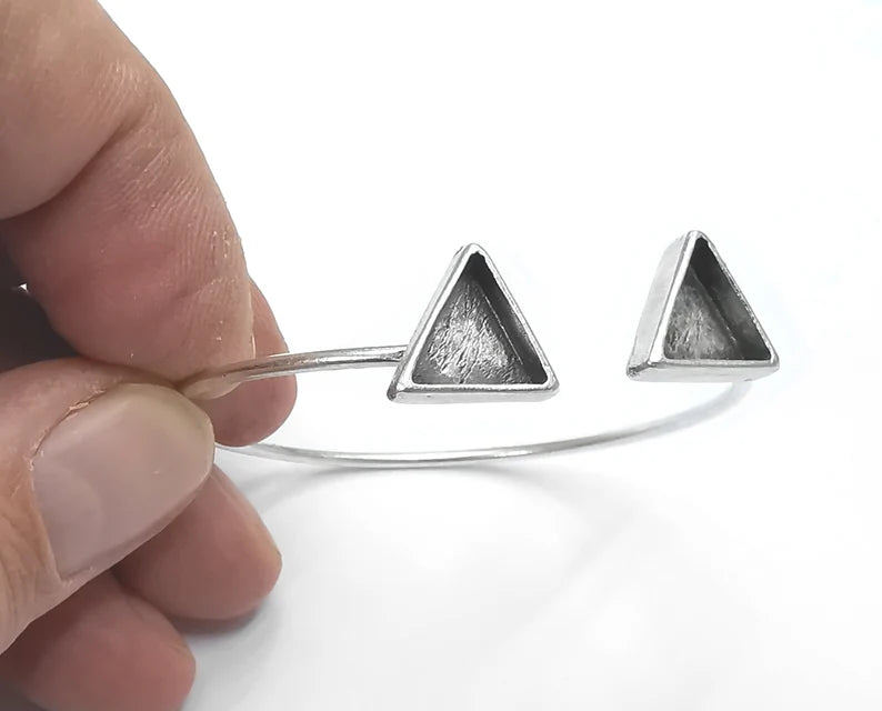 Triangle Bracelet Blank Resin Cuff Dry Bezel Cabochon Base Adjustable Antique Silver Plated Brass (10 mm Blank) G26671