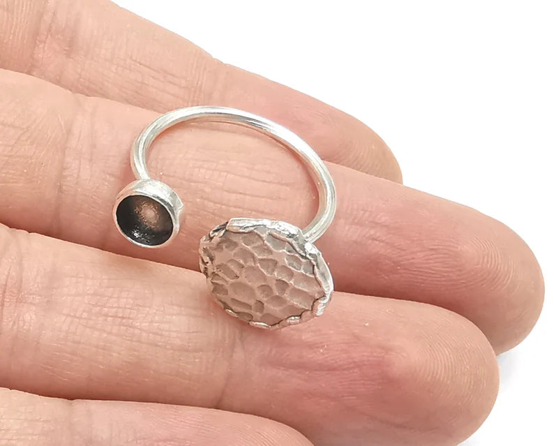 Disc Hammered Silver Ring Setting Blank Cabochon Mounting Adjustable Ring Base Bezel Antique Silver Plated Brass (6 mm) G26624
