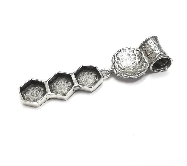 Hammered Disc Dangle Pendant Hexagon Blank Resin Bezel Mosaic Mountings Cabochon Setting Antique Silver Plated Brass (10mm Bezels ) G26638