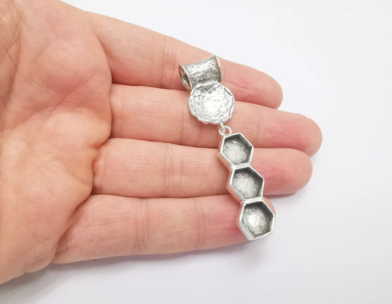Hammered Disc Dangle Pendant Hexagon Blank Resin Bezel Mosaic Mountings Cabochon Setting Antique Silver Plated Brass (10mm Bezels ) G26638