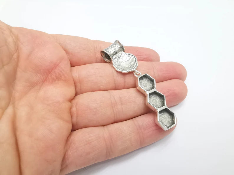 Hammered Disc Dangle Pendant Hexagon Blank Resin Bezel Mosaic Mountings Cabochon Setting Antique Silver Plated Brass (10mm Bezels ) G26638