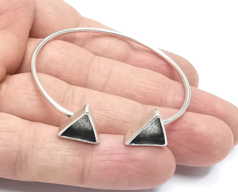 Triangle Bracelet Blank Resin Cuff Dry Bezel Cabochon Base Adjustable Antique Silver Plated Brass (10 mm Blank) G26671