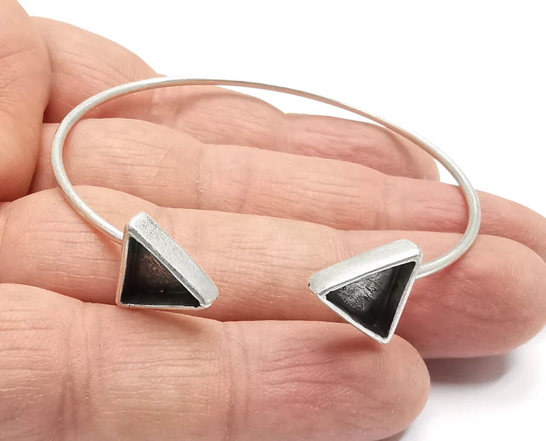 Triangle Bracelet Blank Resin Cuff Dry Bezel Cabochon Base Adjustable Antique Silver Plated Brass (10mm Blank) G26921