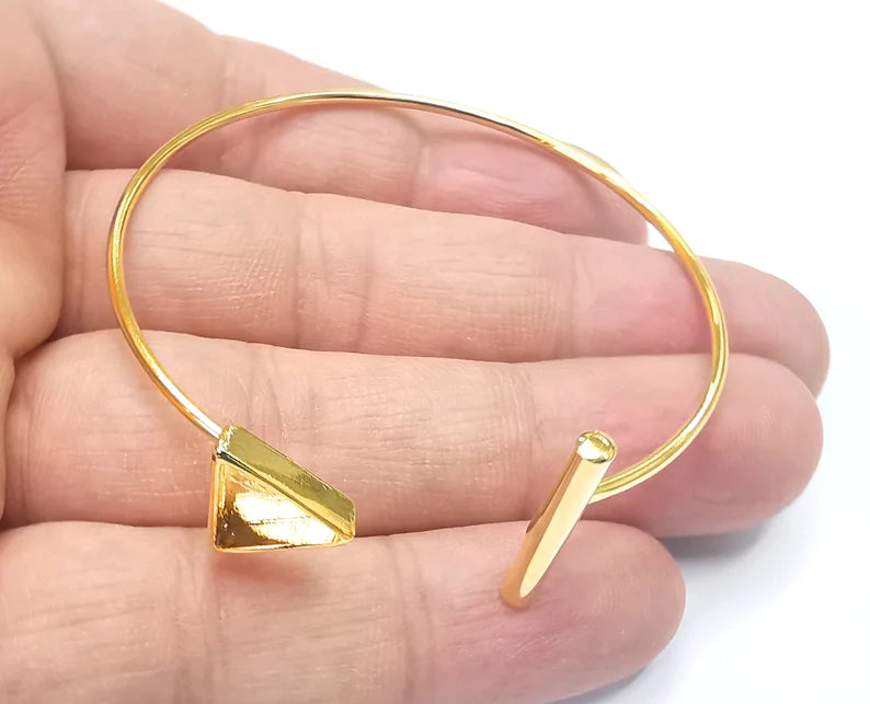 Shiny Gold Triangle Bracelet Blanks, Cuff Bezels Cabochon Bases Resin Mountings, Cuff Frame, Adjustable Gold Plated Brass (10mm bezel)G26692