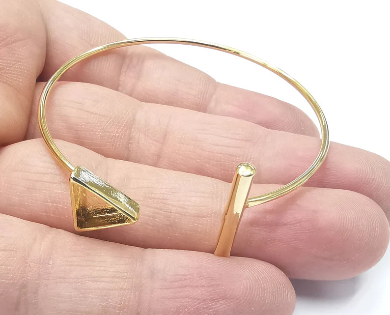 Shiny Gold Triangle Bracelet Blanks, Cuff Bezels Cabochon Bases Resin Mountings, Cuff Frame, Adjustable Gold Plated Brass (10mm bezel)G26692