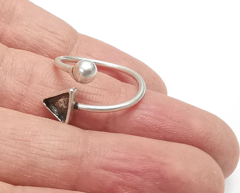 Triangle Ring Bases, Ring Blanks, Bezel Setting, Ring Frame, Cabochon Mountings Adjustable Antique Silver Plated Brass (6mm Blank) G26968