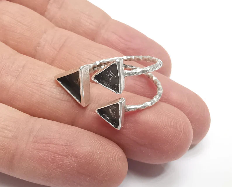 Textured Triangle Silver Ring Setting Blank Cabochon Mounting Adjustable Ring Base Bezel Antique Silver Plated Brass (8 and 6mm) G27032