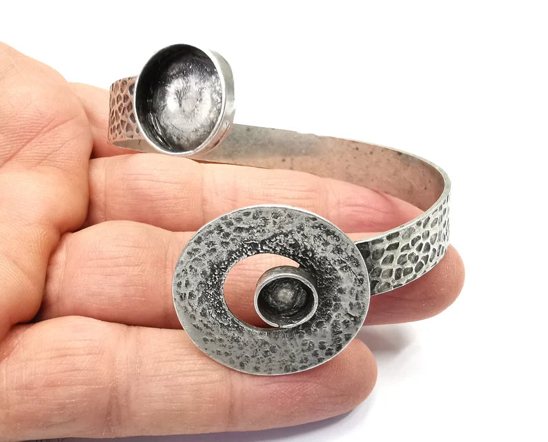 Hammered Discs Bracelet Blank Cuff Bezel Cabochon Base Resin Mountings Adjustable Antique Silver Plated Brass (14 and 8mm Blanks) G27052