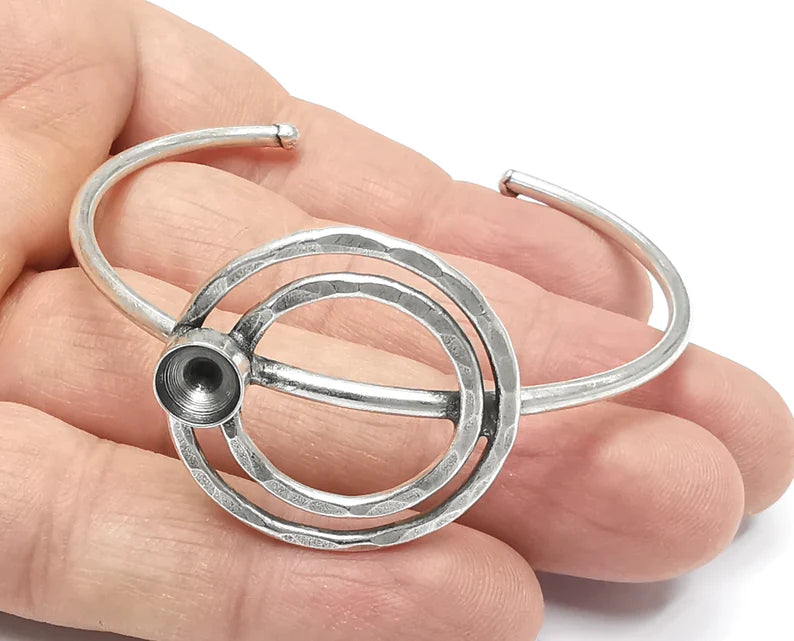 Circles Hammered Round Bracelet Blank Resin Cuff Dry Bezel Cabochon Base Adjustable Antique Silver Plated Brass (8mm Blank) G26790