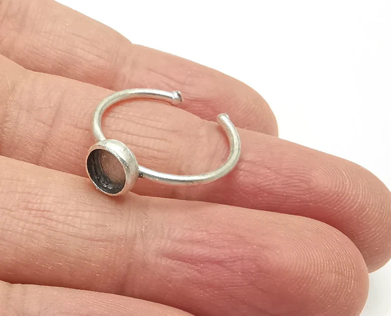Circle Round Blank Silver Ring Setting Cabochon Mounting Adjustable Ring Base Bezel Antique Silver Plated Brass (6mm blank) G27161