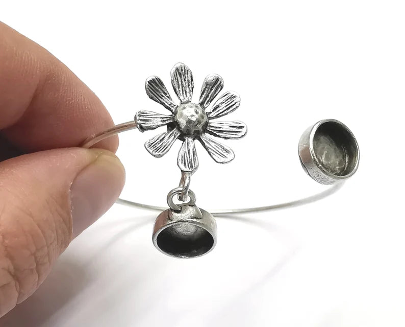 Flower Dangle Bracelet Blanks, Cuff Bezels Cabochon Bases Resin Mountings, Cuff Frame, Antique Silver Plated Brass (10mm bezel blank) G26904