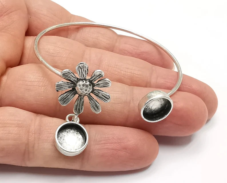 Flower Dangle Bracelet Blanks, Cuff Bezels Cabochon Bases Resin Mountings, Cuff Frame, Antique Silver Plated Brass (10mm bezel blank) G26904