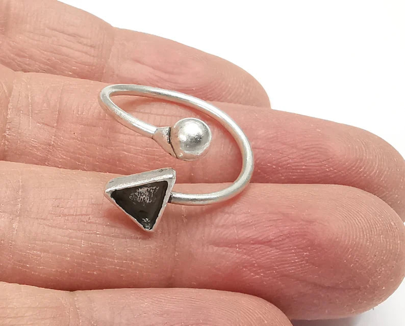 Triangle Ring Bases, Ring Blanks, Bezel Setting, Ring Frame, Cabochon Mountings Adjustable Antique Silver Plated Brass (6mm Blank) G26968