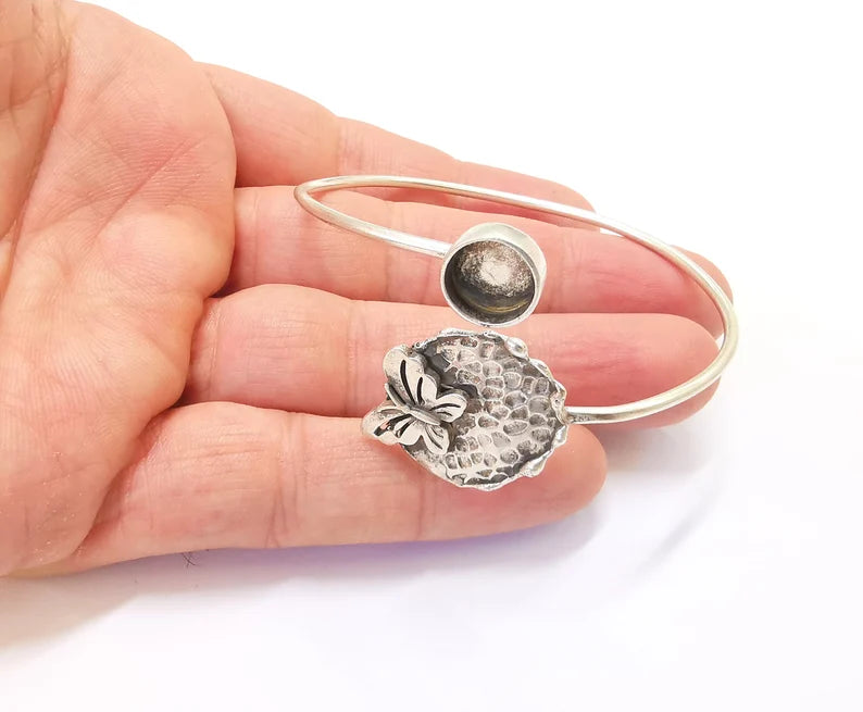 Hammered Disc Butterfly Bracelet Blank Cuff Bezel Cabochon Base Resin Mountings Adjustable Antique Silver Plated Brass (10mm Blanks) G27009