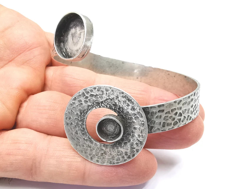 Hammered Discs Bracelet Blank Cuff Bezel Cabochon Base Resin Mountings Adjustable Antique Silver Plated Brass (14 and 8mm Blanks) G27052