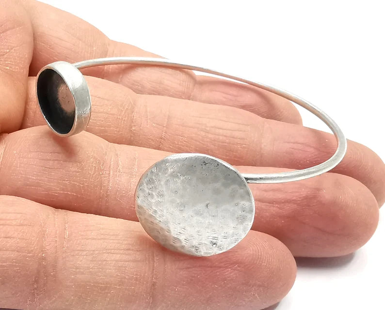 Silver Hammered Disc Bracelet Blanks Resin Cuff Dry Bezel Cabochon Base Adjustable Antique Silver Plated Brass (12mm Blank) G27224