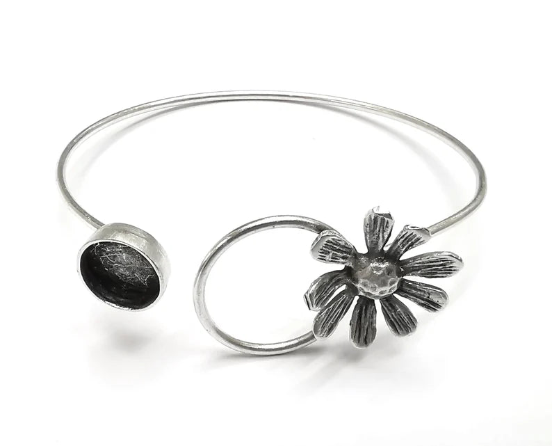 Flower Hoop Bracelet Blanks, Cuff Bezels Cabochon Bases Resin Mountings, Cuff Frame, Antique Silver Plated Brass (10mm bezel blank) G27101