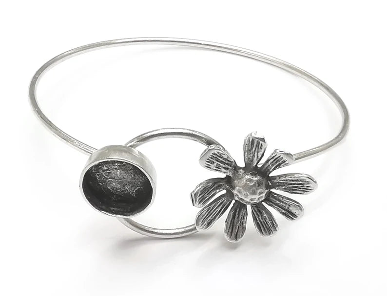 Flower Hoop Bracelet Blanks, Cuff Bezels Cabochon Bases Resin Mountings, Cuff Frame, Antique Silver Plated Brass (10mm bezel blank) G27101