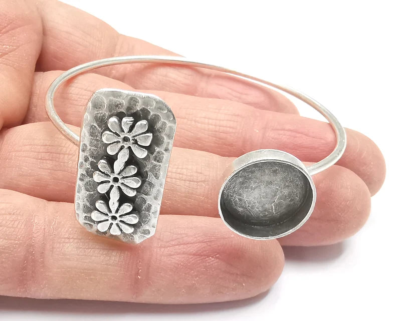 Silver Flower Hammered Bracelet Blank Cuff Bezel Cabochon Base Resin Mountings Adjustable Antique Silver Plated Brass (14mm Blank ) G27287