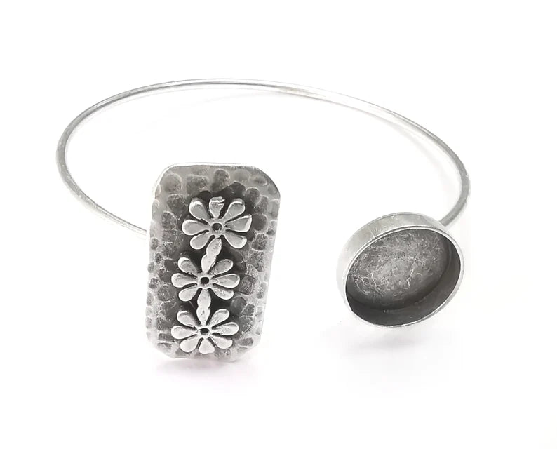 Silver Flower Hammered Bracelet Blank Cuff Bezel Cabochon Base Resin Mountings Adjustable Antique Silver Plated Brass (14mm Blank ) G27287