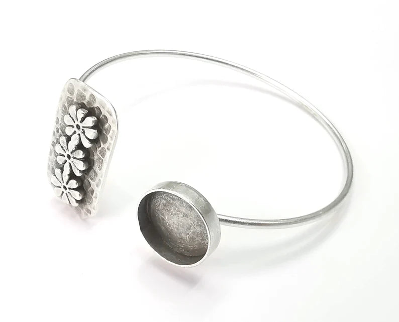 Silver Flower Hammered Bracelet Blank Cuff Bezel Cabochon Base Resin Mountings Adjustable Antique Silver Plated Brass (14mm Blank ) G27287