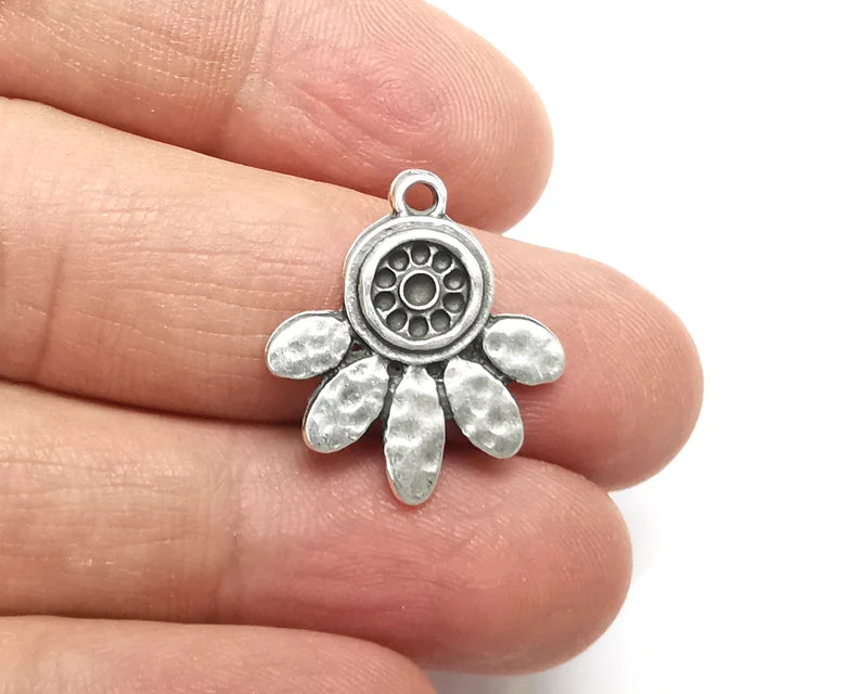 Daisy Flower Dangle Charms Antique Silver Plated Charms (23x21mm) G27537