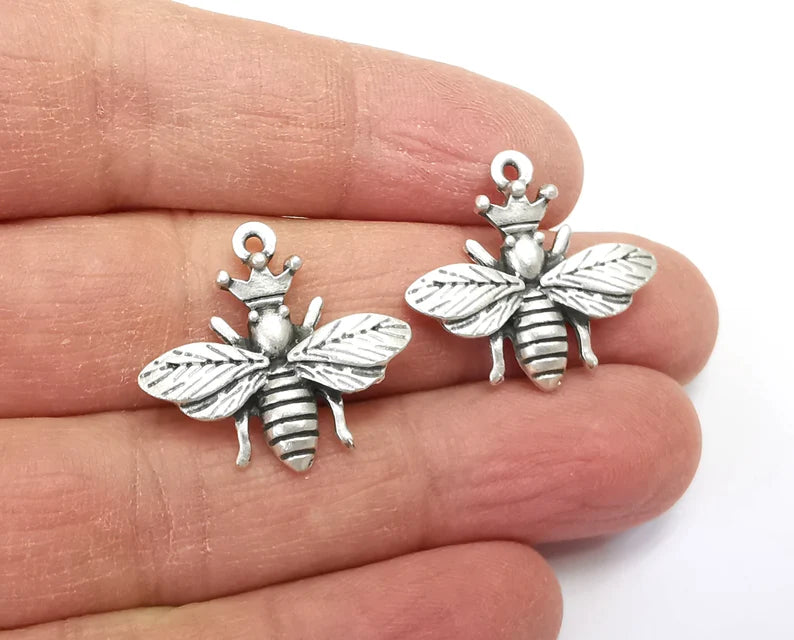 Queen Bee Charms Antique Silver Plated Charm (25x23mm) G27618