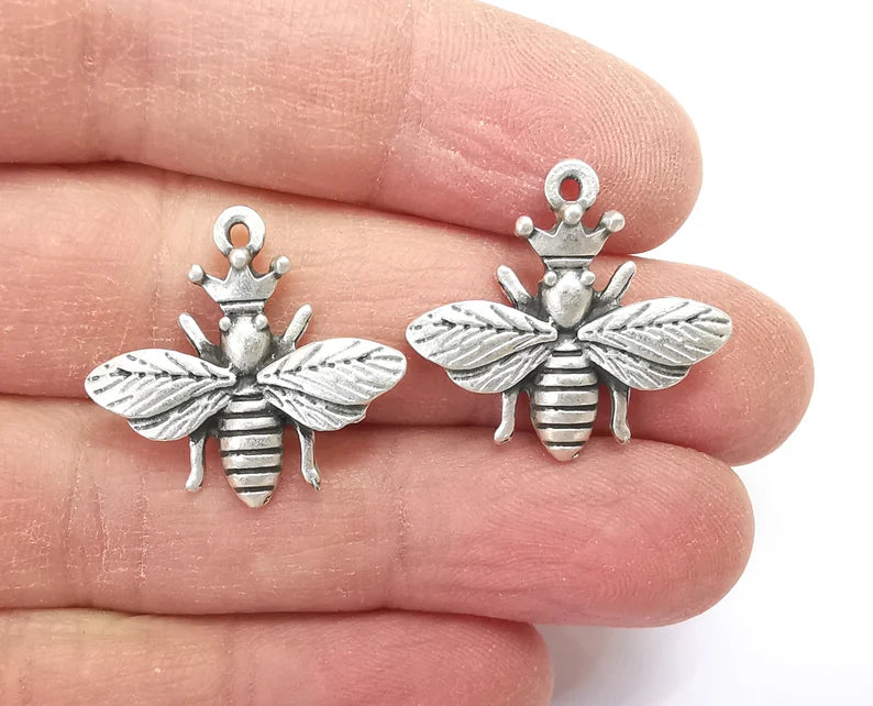 Queen Bee Charms Antique Silver Plated Charm (25x23mm) G27618