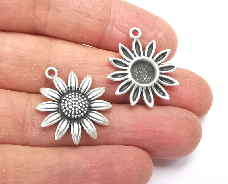 Sunflower Charms Antique Silver Plated Charms (27x23mm) G27623