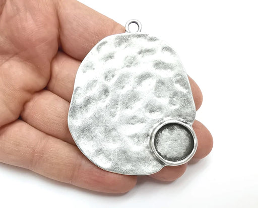 Hammered Pear Pendant Resin Blank Antique Silver Plated Pendant (68x55mm) (16mm Blank) G27487
