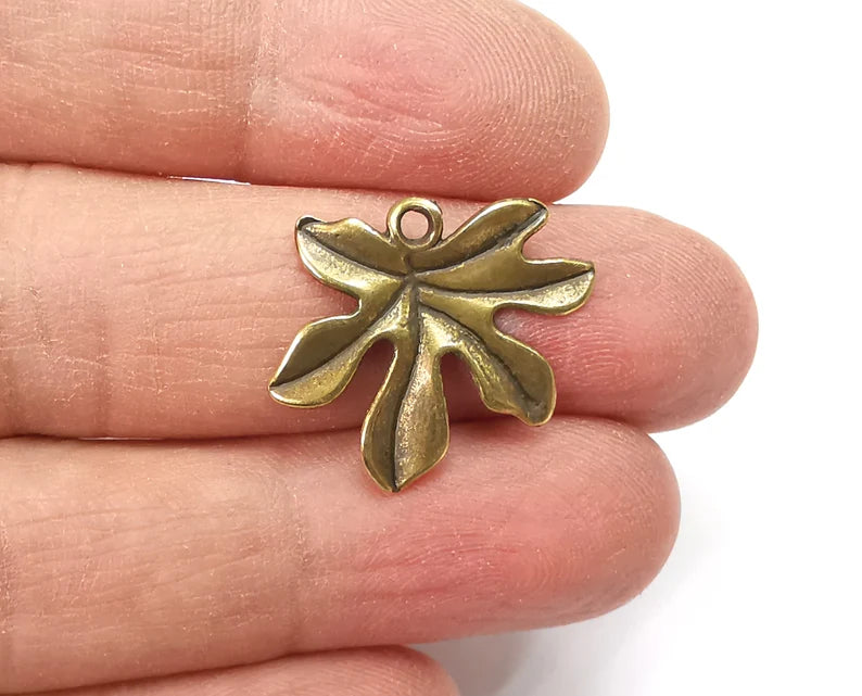 Leaf Charms Antique Bronze Plated Charms (24x21mm) G27636