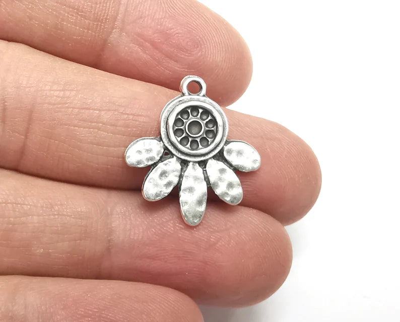 Daisy Flower Dangle Charms Antique Silver Plated Charms (23x21mm) G27537