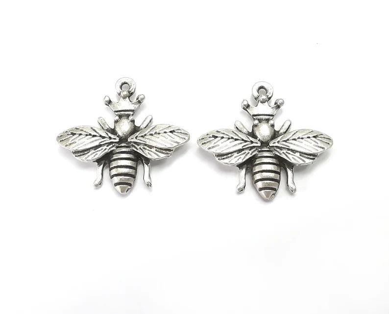 Queen Bee Charms Antique Silver Plated Charm (25x23mm) G27618