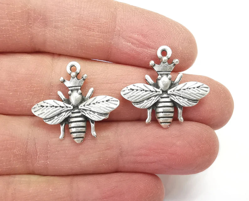 Queen Bee Charms Antique Silver Plated Charm (25x23mm) G27618