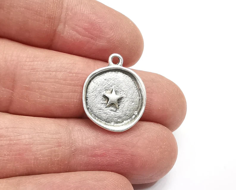 Star Disc Round Charms Antique Silver Plated Charm (20x16mm) G27729