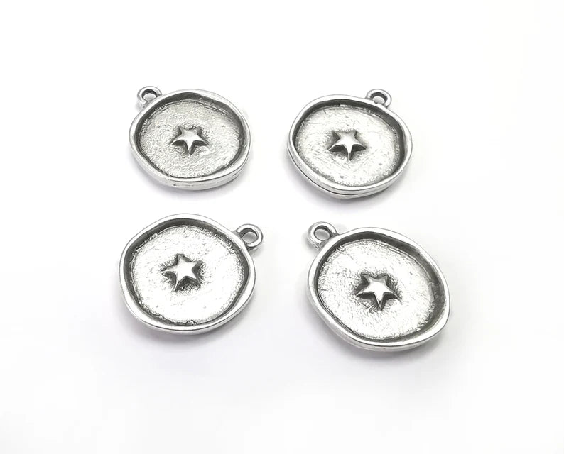 Star Disc Round Charms Antique Silver Plated Charm (20x16mm) G27729