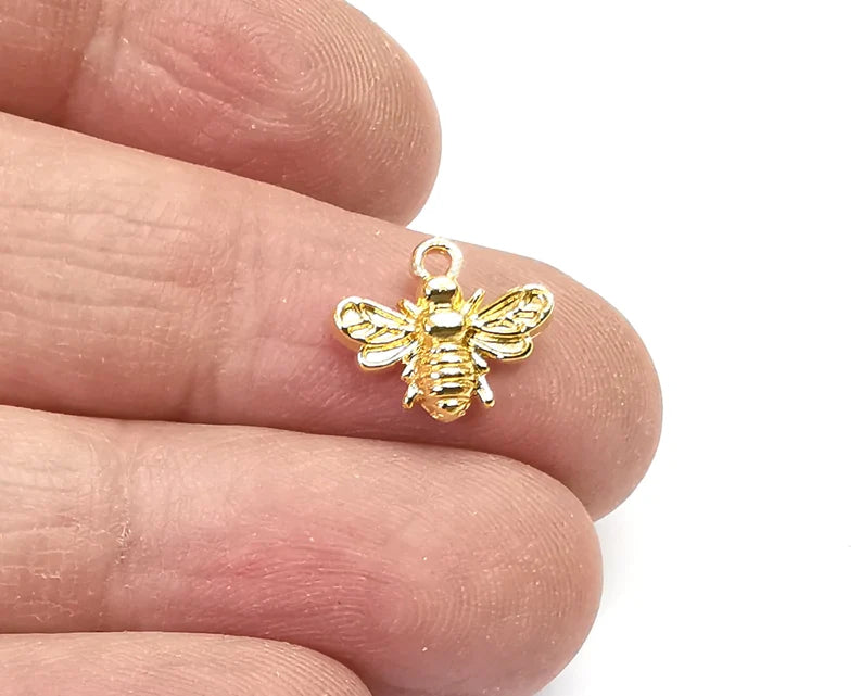 Bee Charms Shiny Gold Plated Charms (13x11mm) G27757