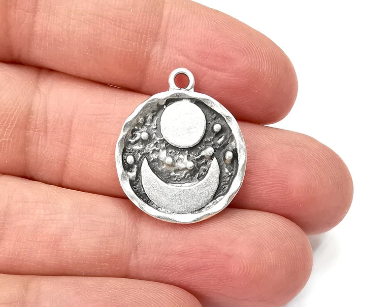 2 Crescent Moon Charms Sun and Moon Charms Crescent Stars Charms Moonrise Pendant Antique Silver Plated Charms (25x21mm) G27942