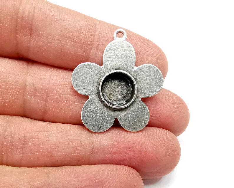 Flower Charms Blank Bezel Resin Bezel Mosaic Mountings Antique Silver Plated Charms (32x29mm) (10 mm Bezel Inner Size) G27954