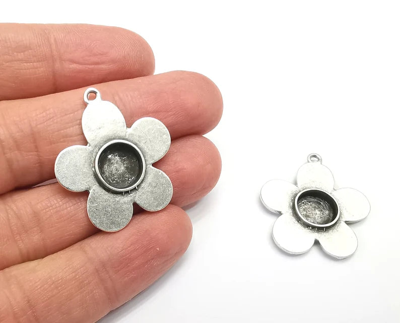 Flower Charms Blank Bezel Resin Bezel Mosaic Mountings Antique Silver Plated Charms (32x29mm) (10 mm Bezel Inner Size) G27954