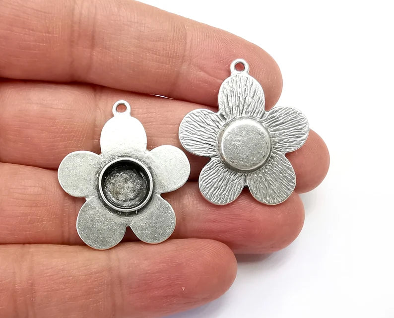 Flower Charms Blank Bezel Resin Bezel Mosaic Mountings Antique Silver Plated Charms (32x29mm) (10 mm Bezel Inner Size) G27954