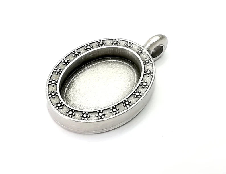 Flower Oval Pendant Blanks, Resin Bezel Bases, Mosaic Mountings, Dry flower Frame, Polymer Clay base, Antique Silver Plated (18x13mm) G28128
