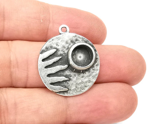 Sun Hammered Ethnic Silver Charms Blank Resin Bezel Mounting Cabochon Base Setting Antique Silver Plated (8mm Blank) G28138
