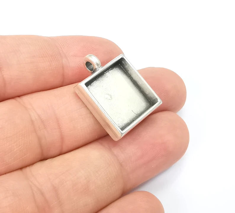 Square Pendant Blanks, Resin Bezel Bases, Mosaic Mountings, Dry flower Frame, Polymer Clay base, Antique Silver Plated (16x16mm) G28161