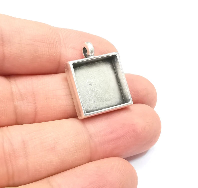 Square Pendant Blanks, Resin Bezel Bases, Mosaic Mountings, Dry flower Frame, Polymer Clay base, Antique Silver Plated (16x16mm) G28161