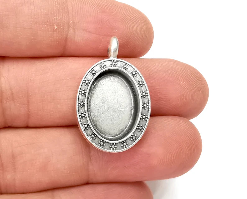 Flower Oval Pendant Blanks, Resin Bezel Bases, Mosaic Mountings, Dry flower Frame, Polymer Clay base, Antique Silver Plated (18x13mm) G28128