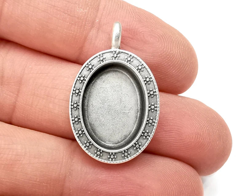 Flower Oval Pendant Blanks, Resin Bezel Bases, Mosaic Mountings, Dry flower Frame, Polymer Clay base, Antique Silver Plated (18x13mm) G28128