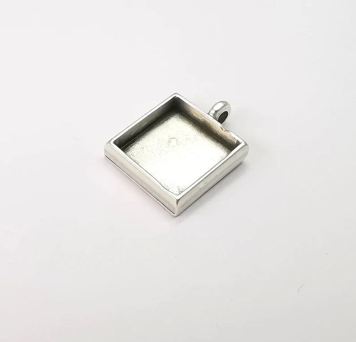 Square Pendant Blanks, Resin Bezel Bases, Mosaic Mountings, Dry flower Frame, Polymer Clay base, Antique Silver Plated (16x16mm) G28161