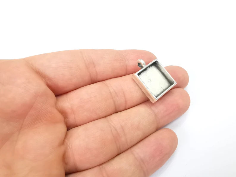 Square Pendant Blanks, Resin Bezel Bases, Mosaic Mountings, Dry flower Frame, Polymer Clay base, Antique Silver Plated (16x16mm) G28161